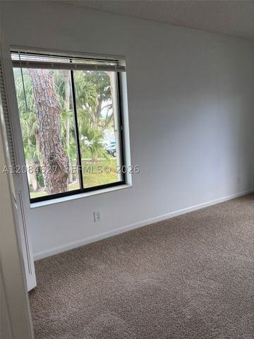 718 Sunny Pine Way H2, Green Acres, FL 33415