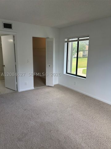 718 Sunny Pine Way H2, Green Acres, FL 33415