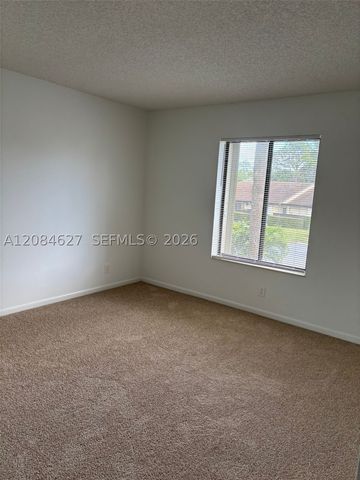 718 Sunny Pine Way H2, Green Acres, FL 33415