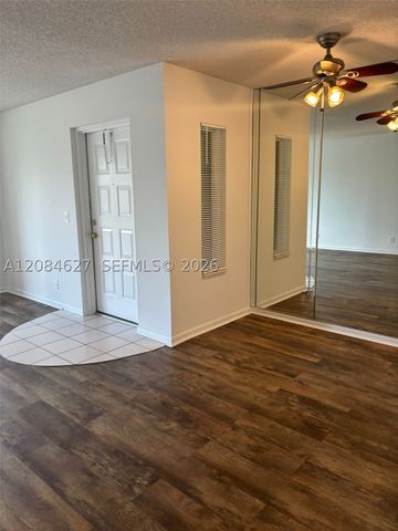 718 Sunny Pine Way H2, Green Acres, FL 33415