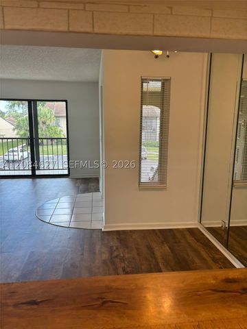 718 Sunny Pine Way H2, Green Acres, FL 33415