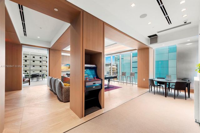 700 NE 26th Ter TH-403, Miami, FL 33137