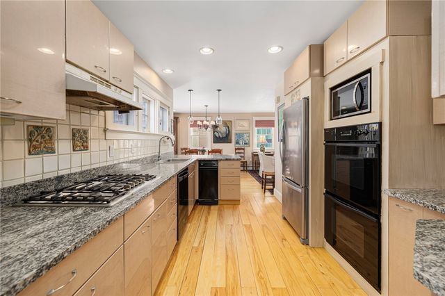 68 Sachuest Way, Middletown, RI 02842