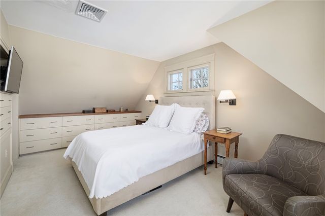 68 Sachuest Way, Middletown, RI 02842