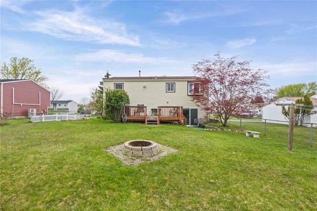 5765 Clover Meadow Lane, Farmington, NY 14425