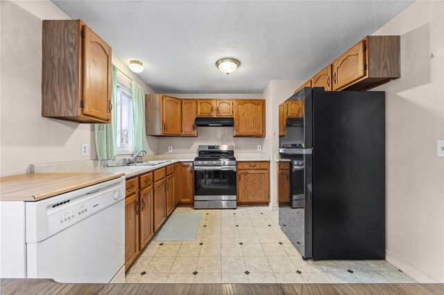 5765 Clover Meadow Lane, Farmington, NY 14425