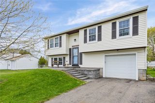 5765 Clover Meadow Lane, Farmington, NY 14425
