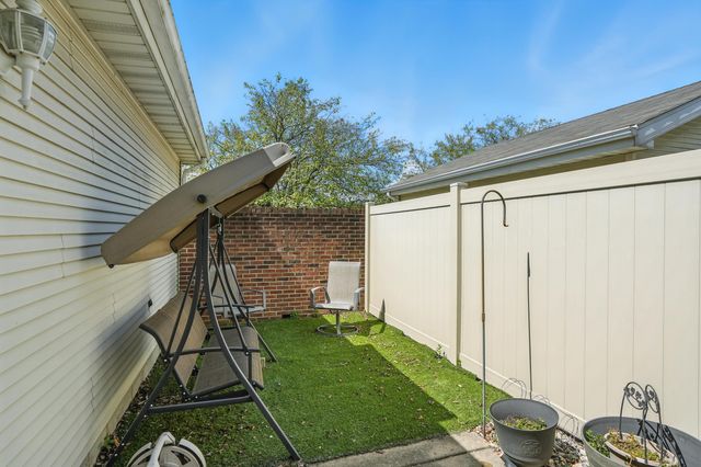 2318 Deerpath Drive W, Schererville, IN 46375