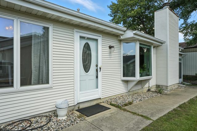 2318 Deerpath Drive W, Schererville, IN 46375