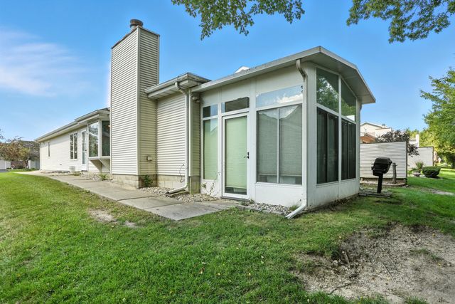 2318 Deerpath Drive W, Schererville, IN 46375