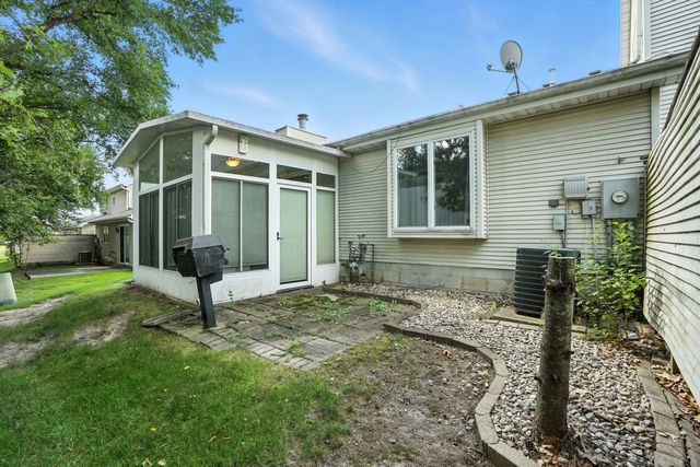 2318 Deerpath Drive W, Schererville, IN 46375