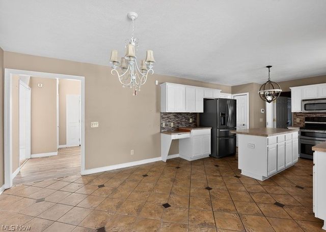 6740 Bridgestone Circle NE, Canton, OH 44721