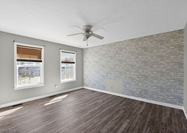 6740 Bridgestone Circle NE, Canton, OH 44721