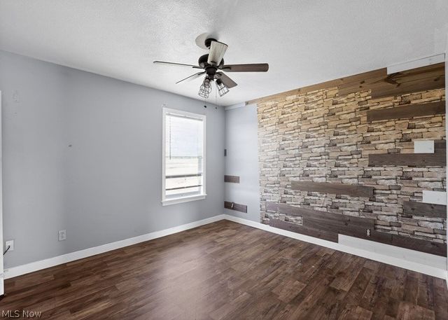 6740 Bridgestone Circle NE, Canton, OH 44721