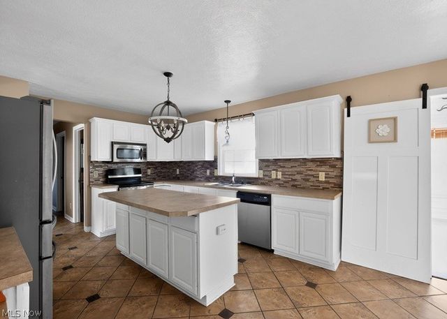 6740 Bridgestone Circle NE, Canton, OH 44721