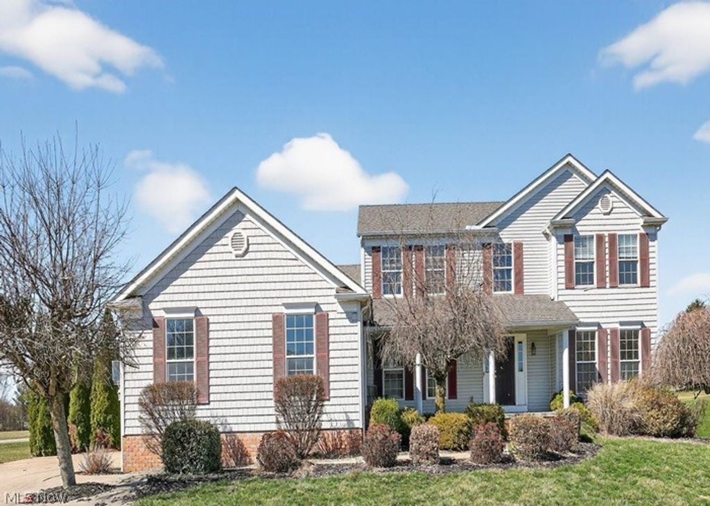 6740 Bridgestone Circle NE, Canton, OH 44721