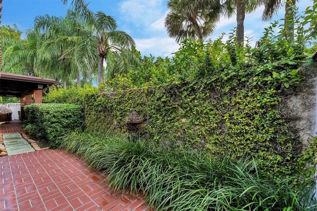 7819 SW 89th Ln, Miami, FL 33156