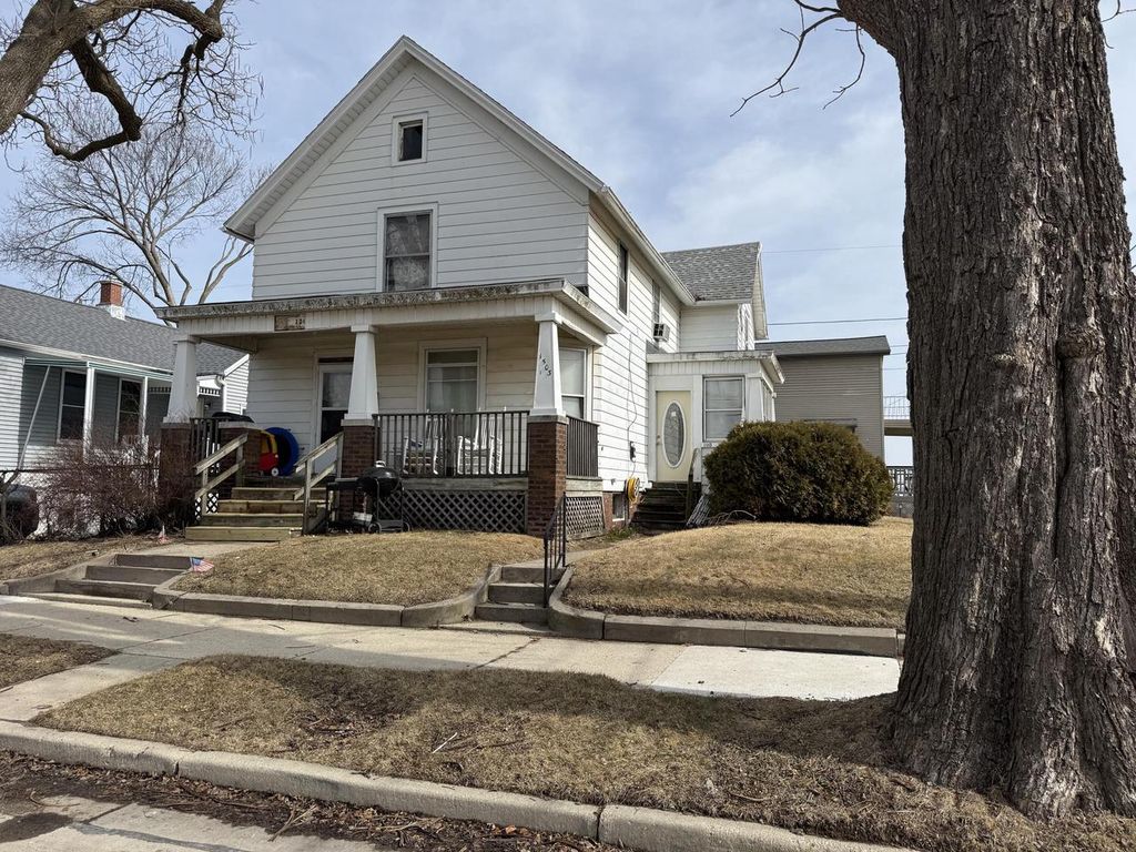 1503 Chatham STREET, Racine, WI 53402