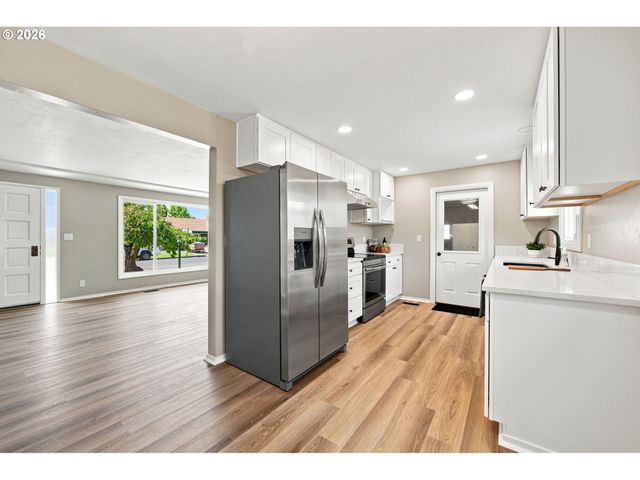 987 BAXTER St, Eugene, OR 97402