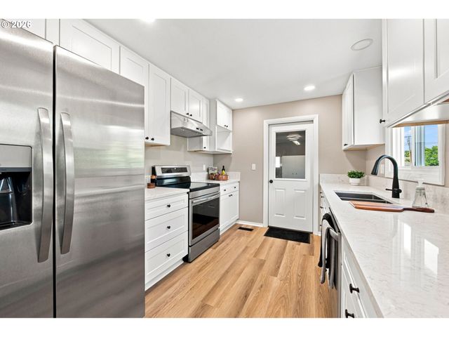 987 BAXTER St, Eugene, OR 97402
