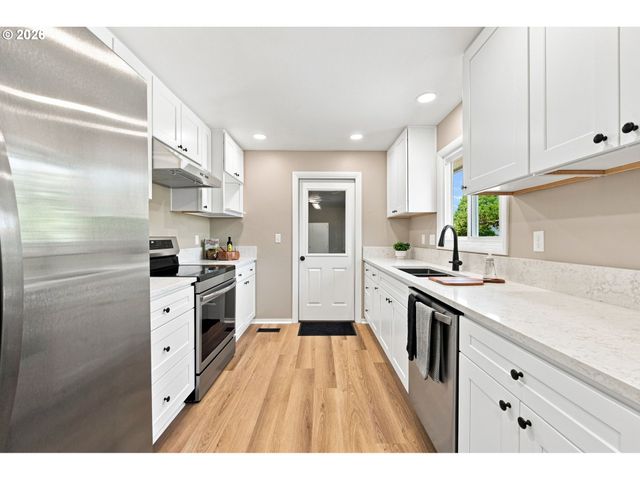 987 BAXTER St, Eugene, OR 97402