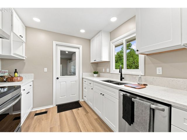 987 BAXTER St, Eugene, OR 97402