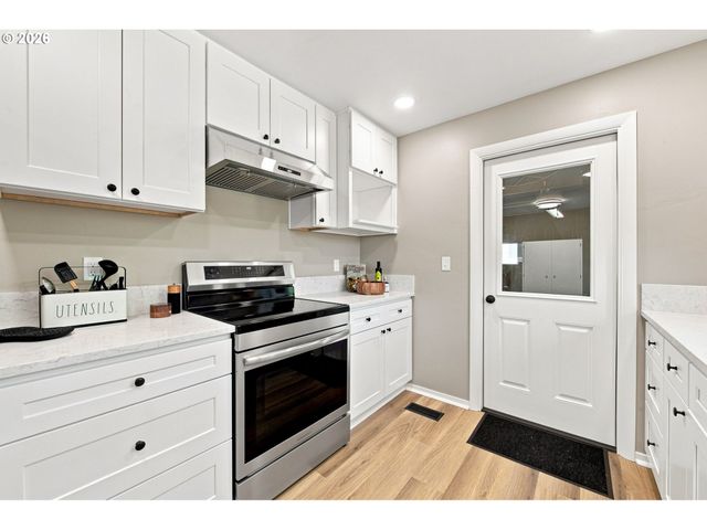 987 BAXTER St, Eugene, OR 97402