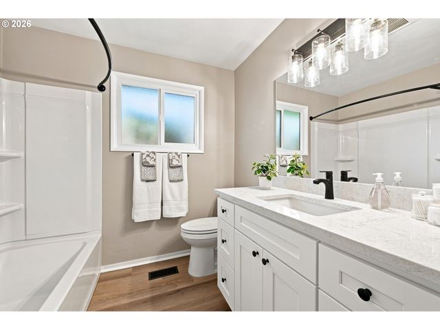 987 BAXTER St, Eugene, OR 97402