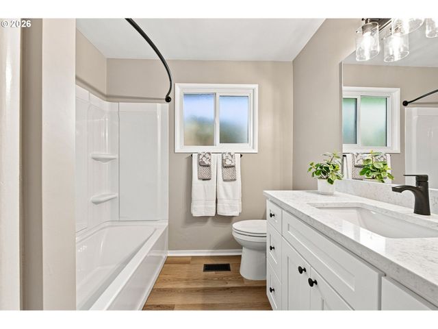 987 BAXTER St, Eugene, OR 97402