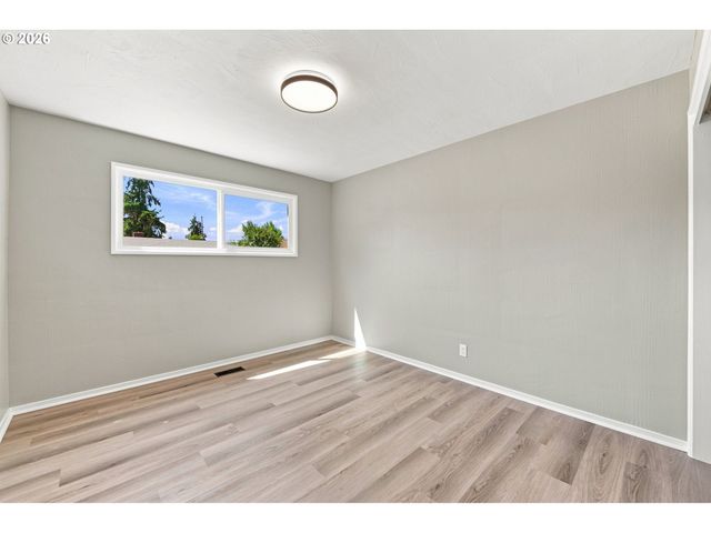 987 BAXTER St, Eugene, OR 97402