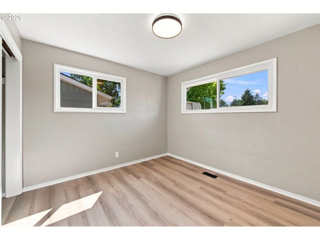 987 BAXTER St, Eugene, OR 97402