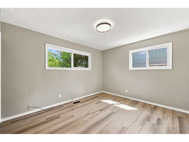 987 BAXTER St, Eugene, OR 97402