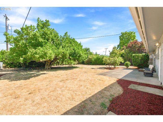 987 BAXTER St, Eugene, OR 97402