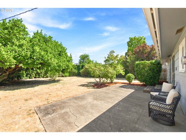 987 BAXTER St, Eugene, OR 97402