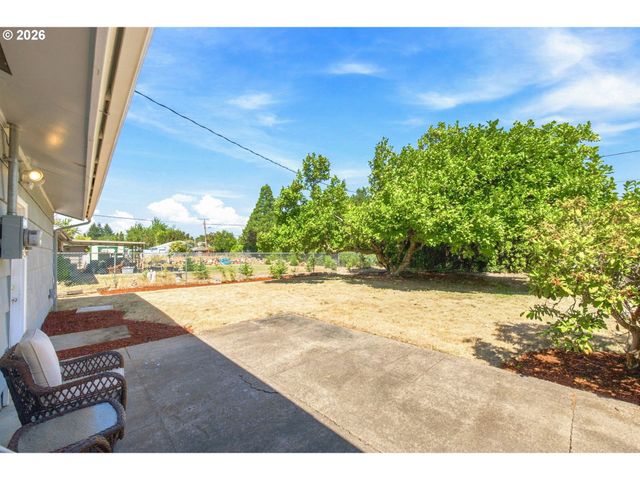 987 BAXTER St, Eugene, OR 97402