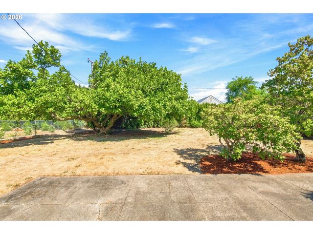 987 BAXTER St, Eugene, OR 97402