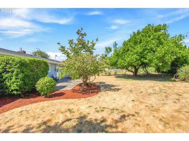 987 BAXTER St, Eugene, OR 97402