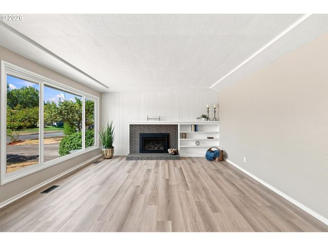 987 BAXTER St, Eugene, OR 97402