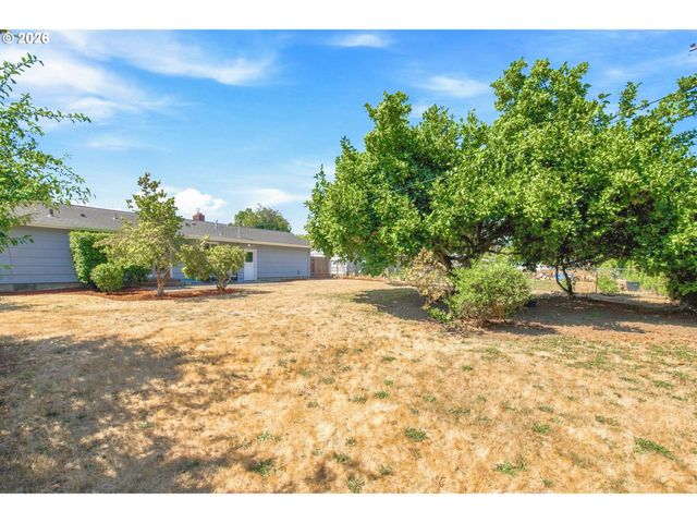 987 BAXTER St, Eugene, OR 97402
