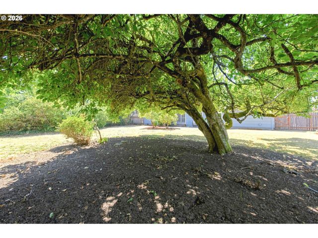 987 BAXTER St, Eugene, OR 97402