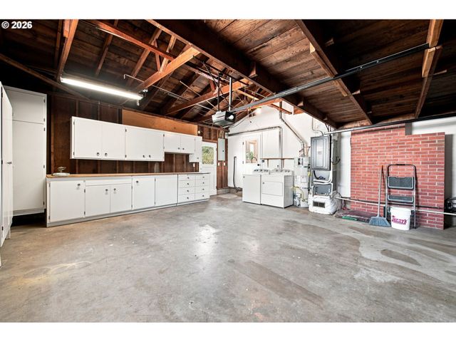 987 BAXTER St, Eugene, OR 97402