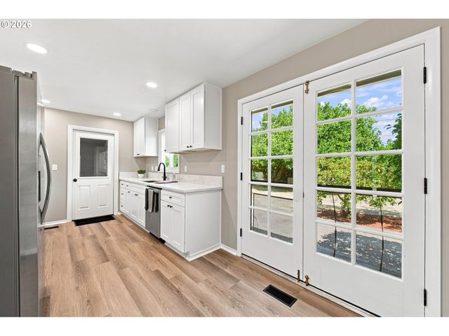 987 BAXTER St, Eugene, OR 97402