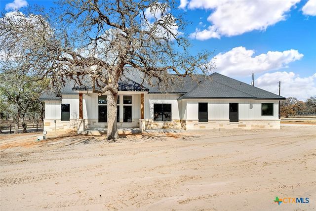 100 Hondo Ridge, La Vernia, TX 78121