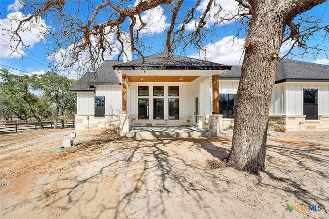 100 Hondo Ridge, La Vernia, TX 78121