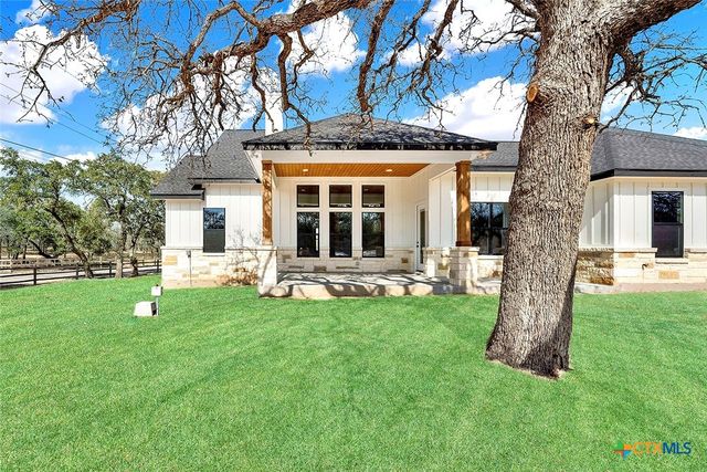 100 Hondo Ridge, La Vernia, TX 78121