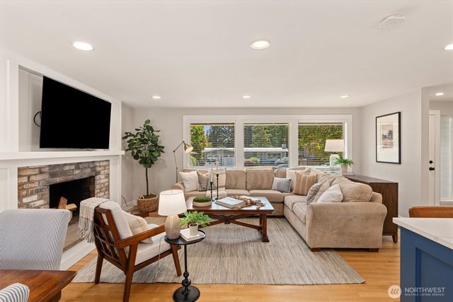 14205 119th Avenue NE, Kirkland, WA 98034