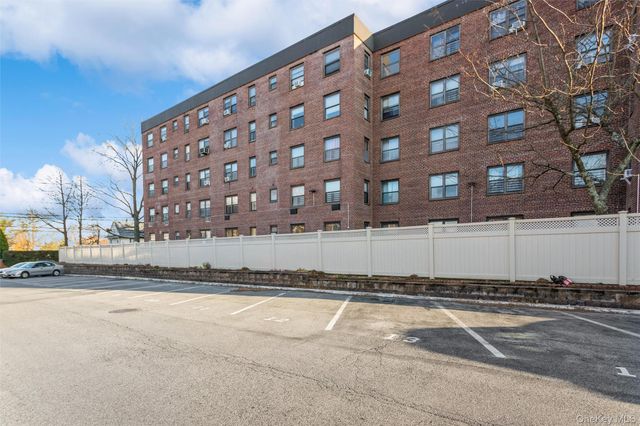 183 Drake Avenue 2E, New Rochelle, NY 10805