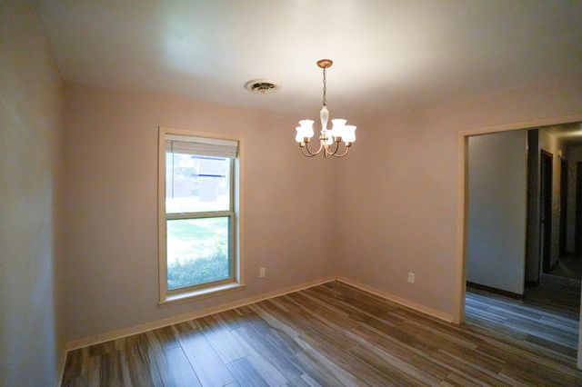 1418 NE 7th ST, Smithville, TX 78957