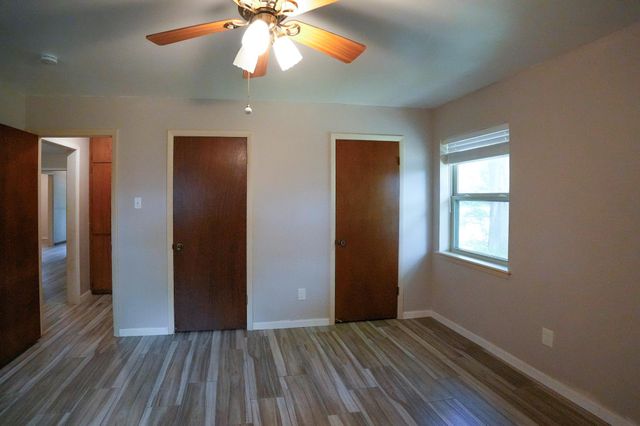 1418 NE 7th ST, Smithville, TX 78957