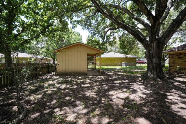 1418 NE 7th ST, Smithville, TX 78957